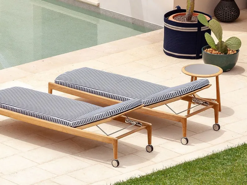 Lettino da giardino The Secret Garden in legno massello di Teak con rivestimento in tessuto di Poltrona Frau