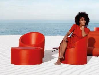 Lipstick Club Chair Table