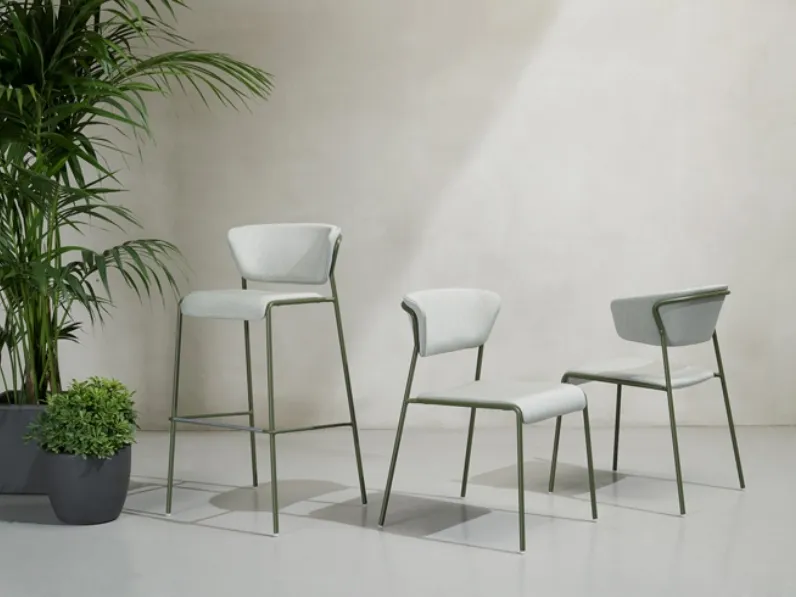Sedia e sgabello realizzati in tessuto per esterno con struttura in metallo Lisa waterproof di Scab Design