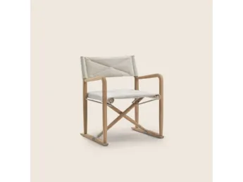 La poltroncina Luchino Outdoor di Flexform unisce design contemporaneo e materiali resistenti per sp