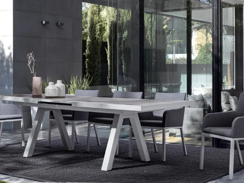 Tavolo in ceramica e Sedie imbottite Lunar di Bizzotto