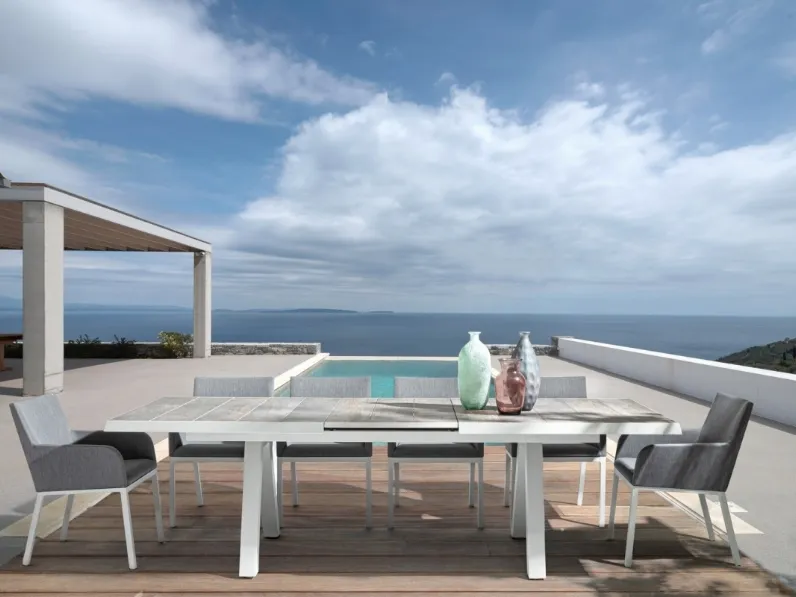 Tavolo e Sedie Lunar di Bizzotto