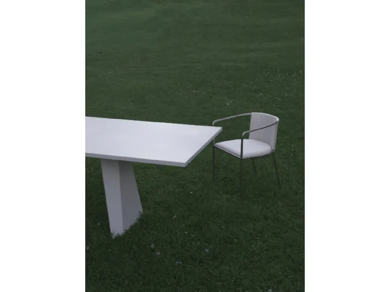 Poltroncina in tessuto con struttura in metallo Maja D di Living Divani