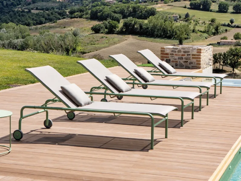 Lettino Miami con tavolini in metallo Vermobil