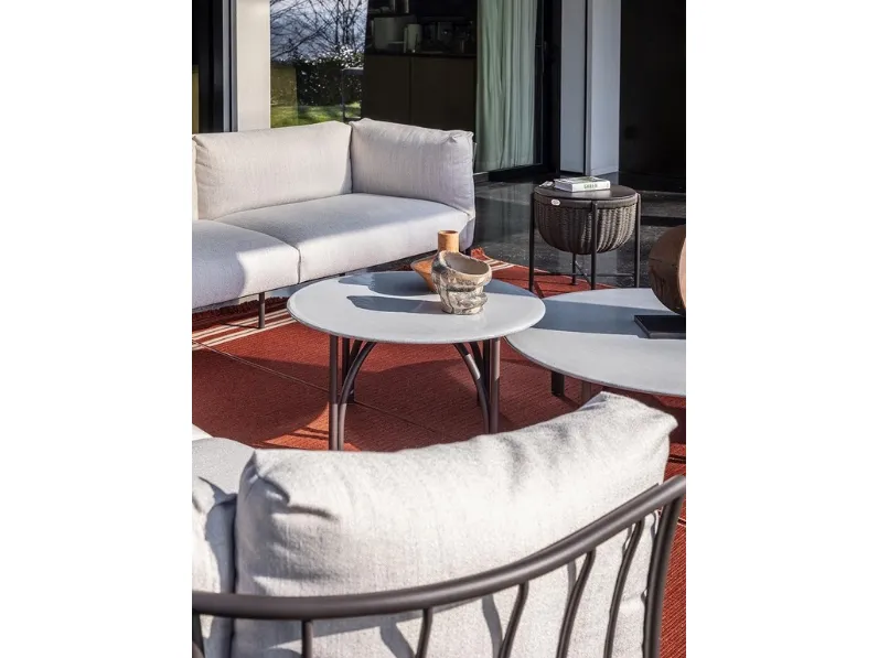 Tavolino Mirabell in pietra lavica di Poltrona Frau