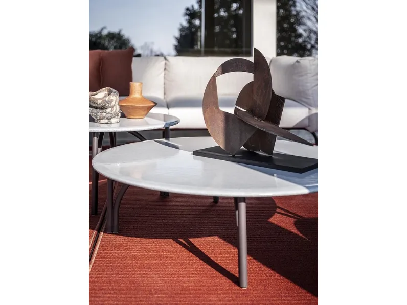 Tavolino Mirabell in pietra lavica di Poltrona Frau