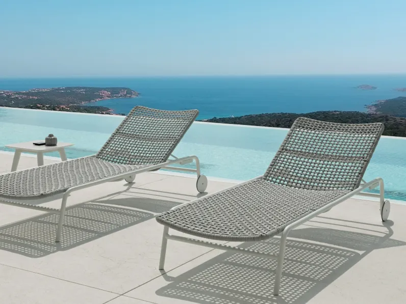 Lettino prendisole Moon in tessuto e alluminio di Talenti