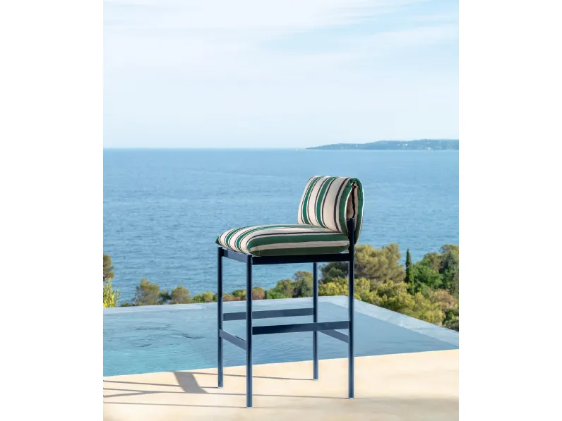 Sgabello Nalu in tessuto imbottito e metallo di Talenti