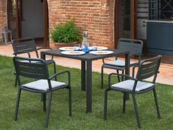 Tavolo Nova, design Emu in acciaio.