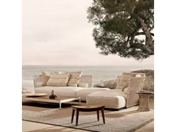 Il Divano Oasis di Flexform unisce design iconico e comfort senza tempo.