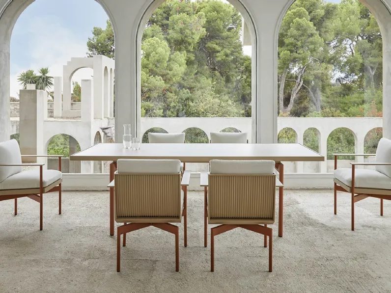 Sedie e Tavolo Onde in alluminio e Dekton di Gandia Blasco