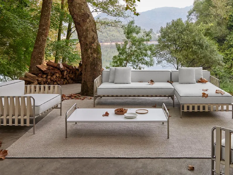 Arredo da esterno Onsen in acciaio inox e vinile con cuscini in tessuto di Gandia Blasco