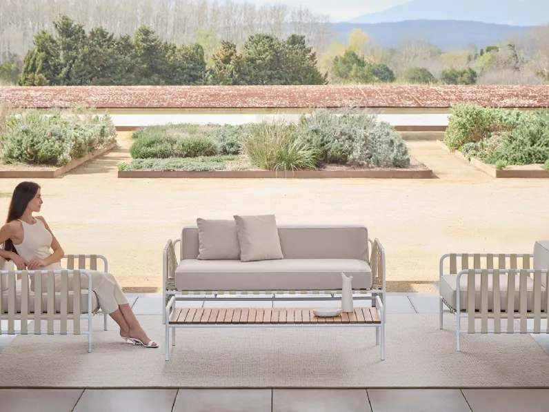 Arredo da esterno Onsen in acciaio inox e vinile con cuscini in tessuto di Gandia Blasco