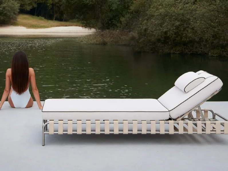 Lettino prendisole Onsen in acciaio, vinile e tessuto imbottito di Gandia Blasco