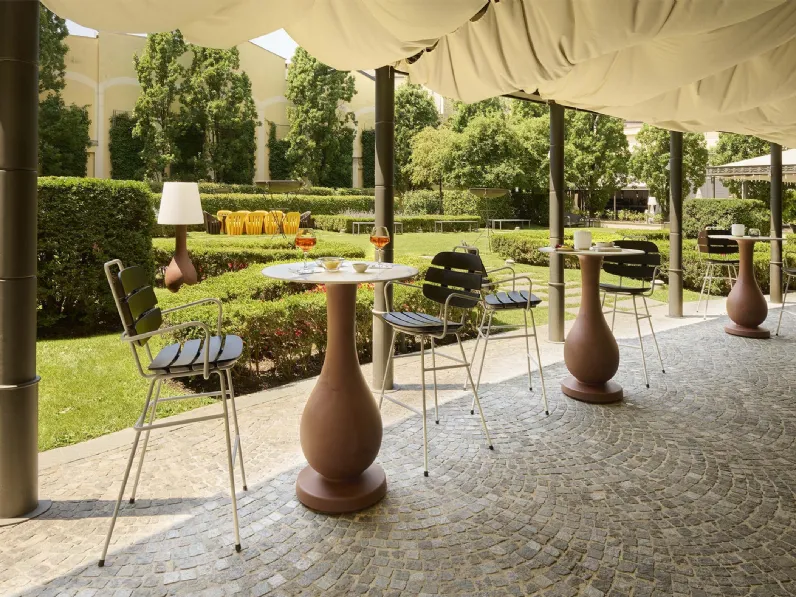 Tavolo Ottocento Up con top in HPL e base in polietilene di Slide