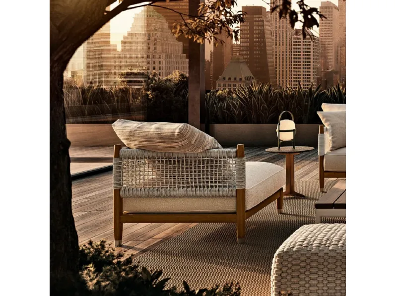 Poltroncina Parker Outdoor in legno massello e corda intrecciata di Flexform