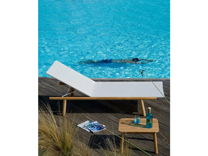 Lettino Pevero in teak e textilene di Unopiu