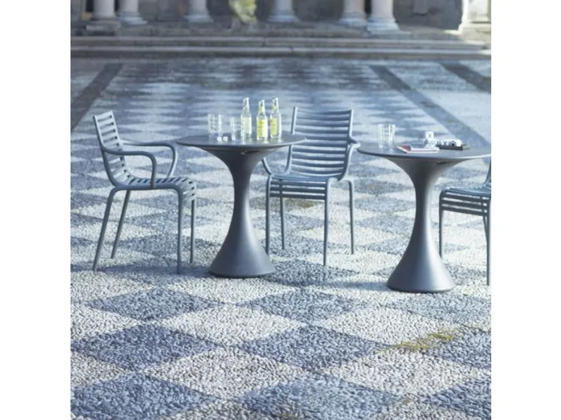 Sedia da giardino impilabile con braccioli in materiale plastico PIP-E Driade