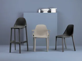 Più sedia e sgabello