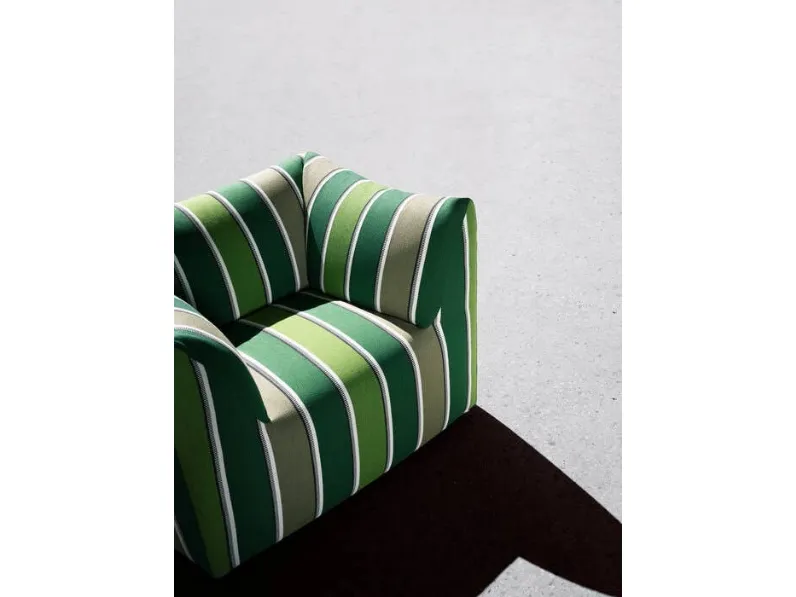 Poltroncina outdoor La Bambola in tessuto imbottito di B&B Italia