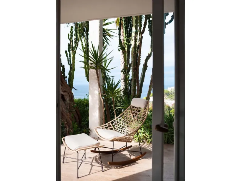 Poltroncina Cut a dondolo in corda intrecciata di Potocco