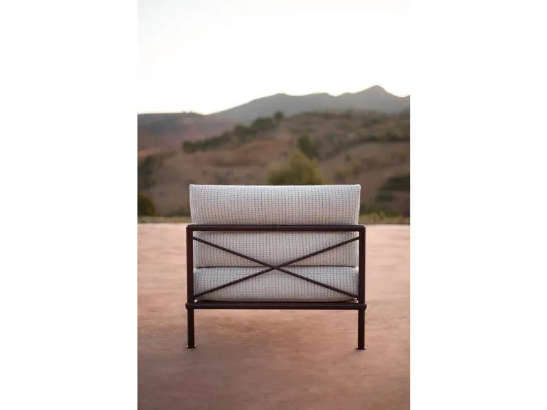 Poltroncina Nooch in alluminio e tessuto di B&B Italia