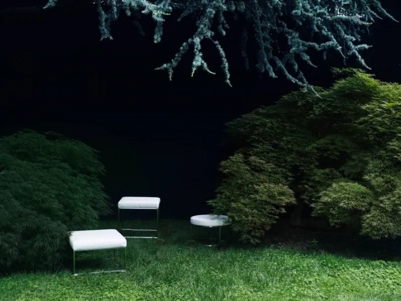 Pouf Ile in tessuto imbottito e metallo di Living Divani