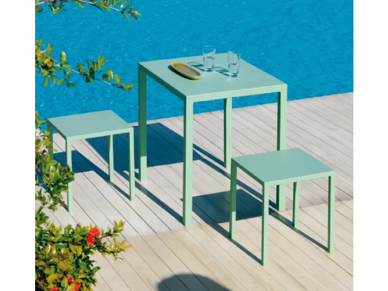 Tavolo Quatris in metallo con sgabelli di Vermobil