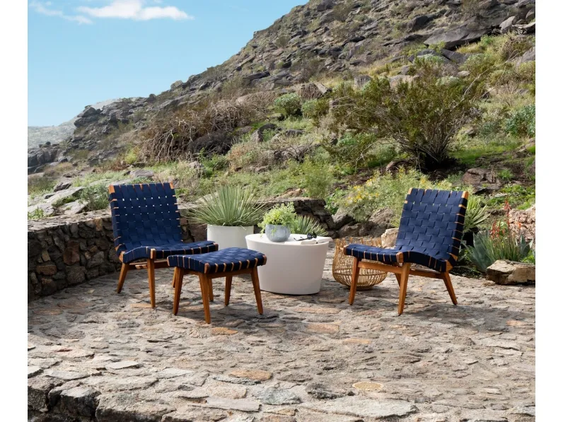 Poltroncina Risom Outdoor Lounge Chair in tessuto e legno di Knoll