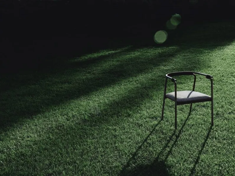 Sedia con seduta in tessuto con struttura in metallo Rivulet di Living Divani