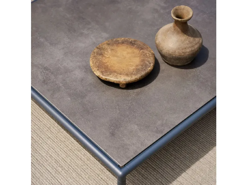 Tavolino in gres porcellanato Roè di Fast