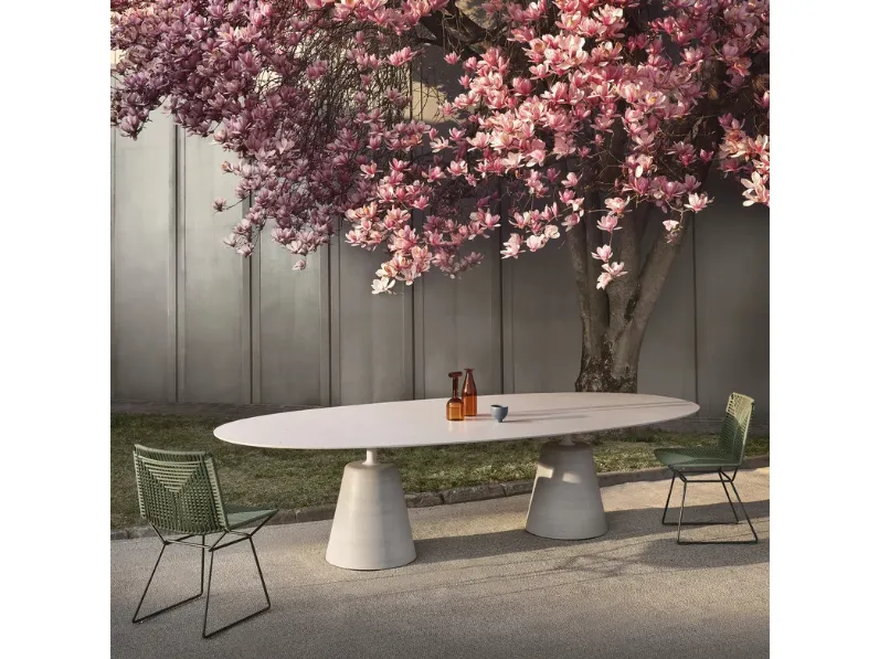 Tavolo in cemento Rock Table di MDF Italia