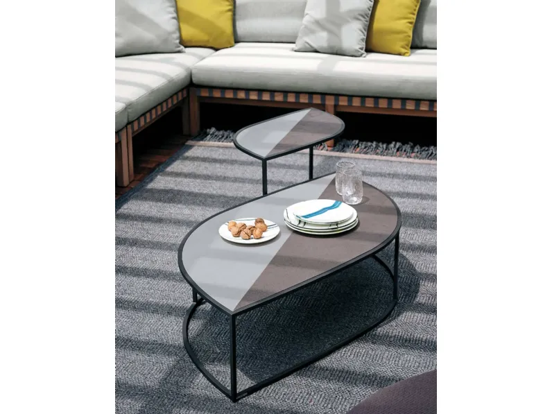 Tavolino a forma di foglia in gres Leaf di Roda