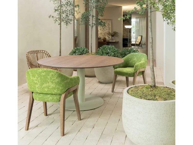 Sedia Sabrina in tessuto imbottito e legno di Paola Lenti