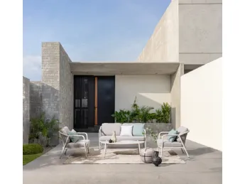 Il salotto Miravet di Bizzotto unisce design contemporaneo e comfort per un living raffinato.