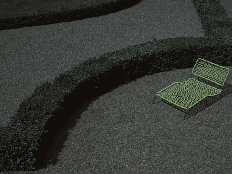 Sdraio con intreccio in PVC e metallo Frog Lounge di Living Divani