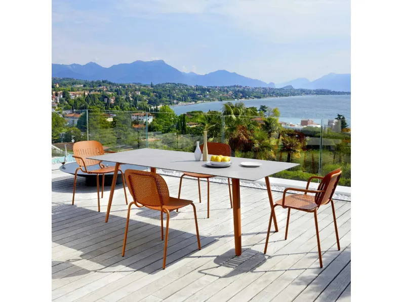 Sedia per outdoor con o senza braccioli in lamiera zincata Si-Si Dots di Scab Design