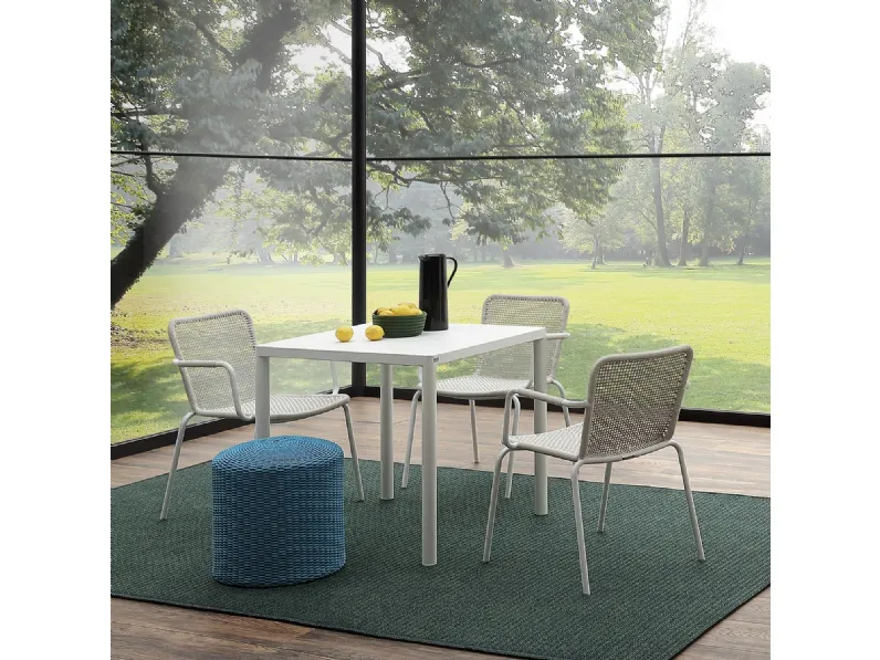 Sedia impilabile Via Chair in polipropilene intrecciato e alluminio di Leolori