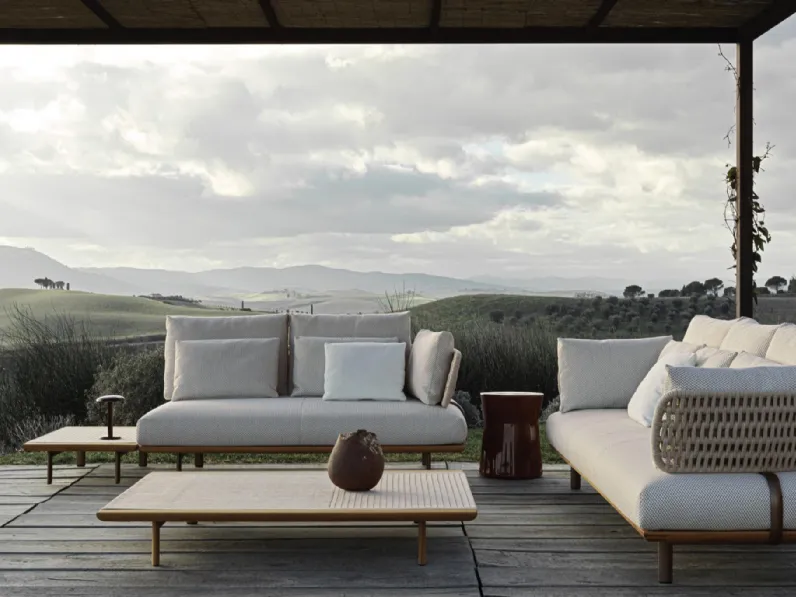 Divano in tessuto lineare Sway di Molteni & C