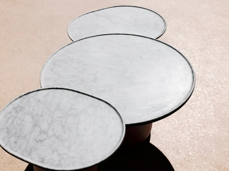 Tavolini outdoor Button Tables in marmo di B&B Italia