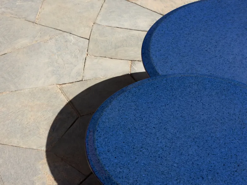 Tavolino Borea in pietra lavica smaltata di B&B Italia