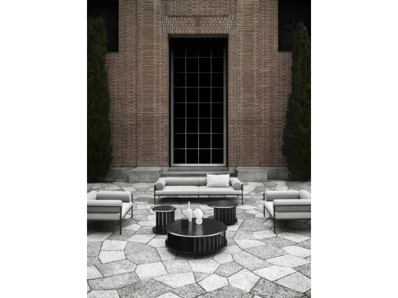 Tavolino in laccato nero opaco in tre diverse misure Islands Low Table di Living Divani