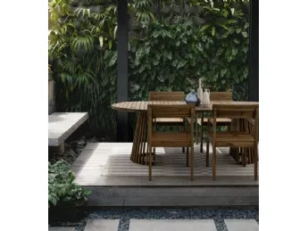 Il tavolo e le sedie Rodano di Bizzotto definiscono un design contemporaneo.
