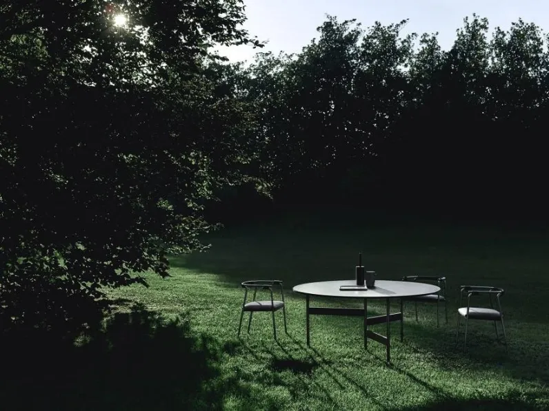 Tavolo rotondo in pietra con base in acciaio Notes di Living Divani