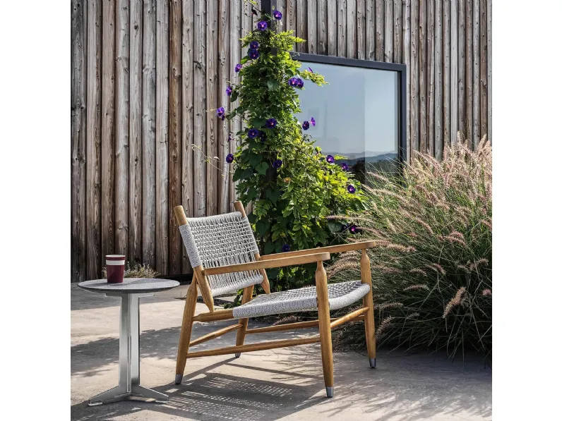 Poltroncina in massello con corda intrecciata Tessa Outdoor di Flexform
