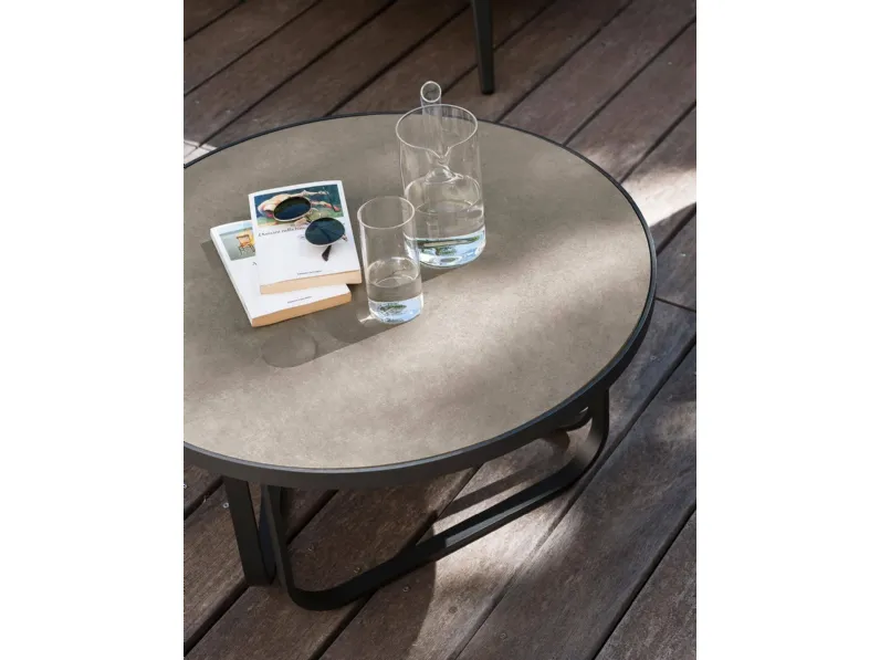 Tavolino rotondo in gres Thea di Roda