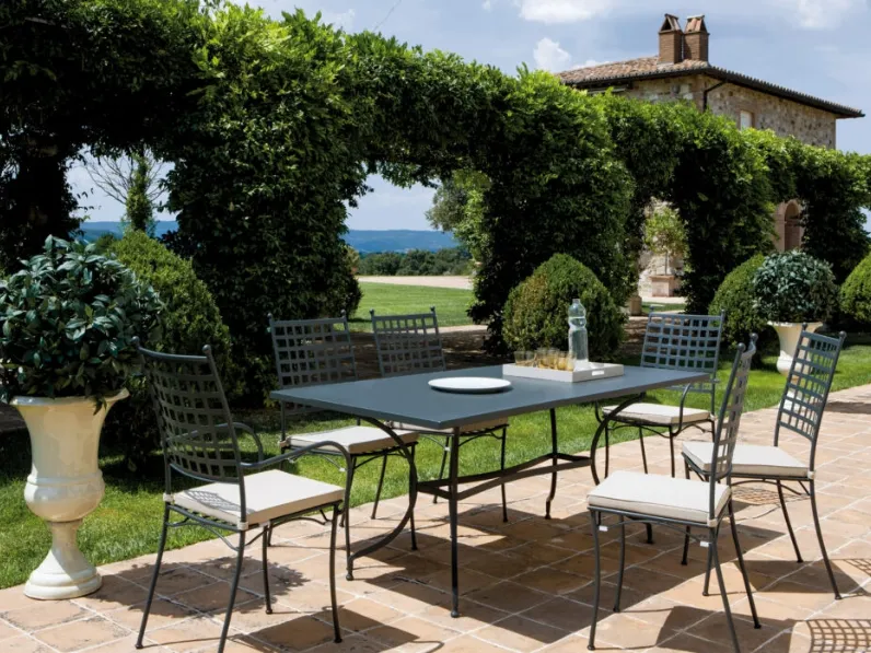 Tavolo rettangolare in metallo con sedie Tosca di Vermobil