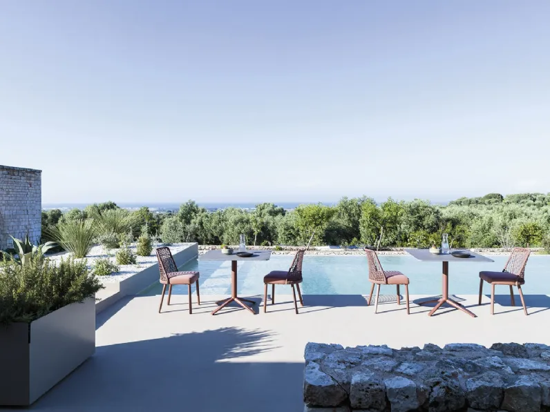 Sedia Emma in tessuto con gambe in alluminio di Varaschin