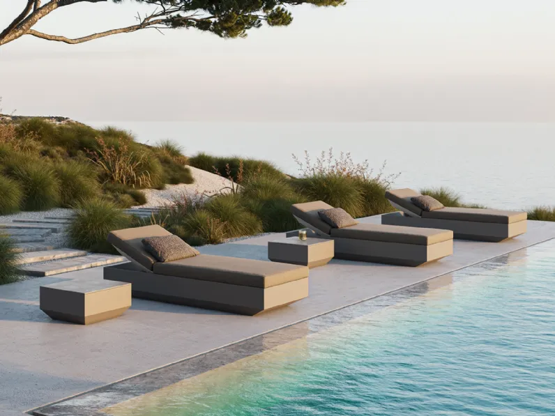 Lettino Vela Sun Bed in polietilene e tessuto di Vondom