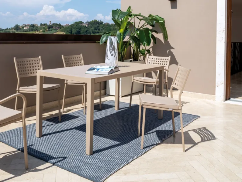 Sedia impilabile in metallo con o senza braccioli Alice di Vermobil